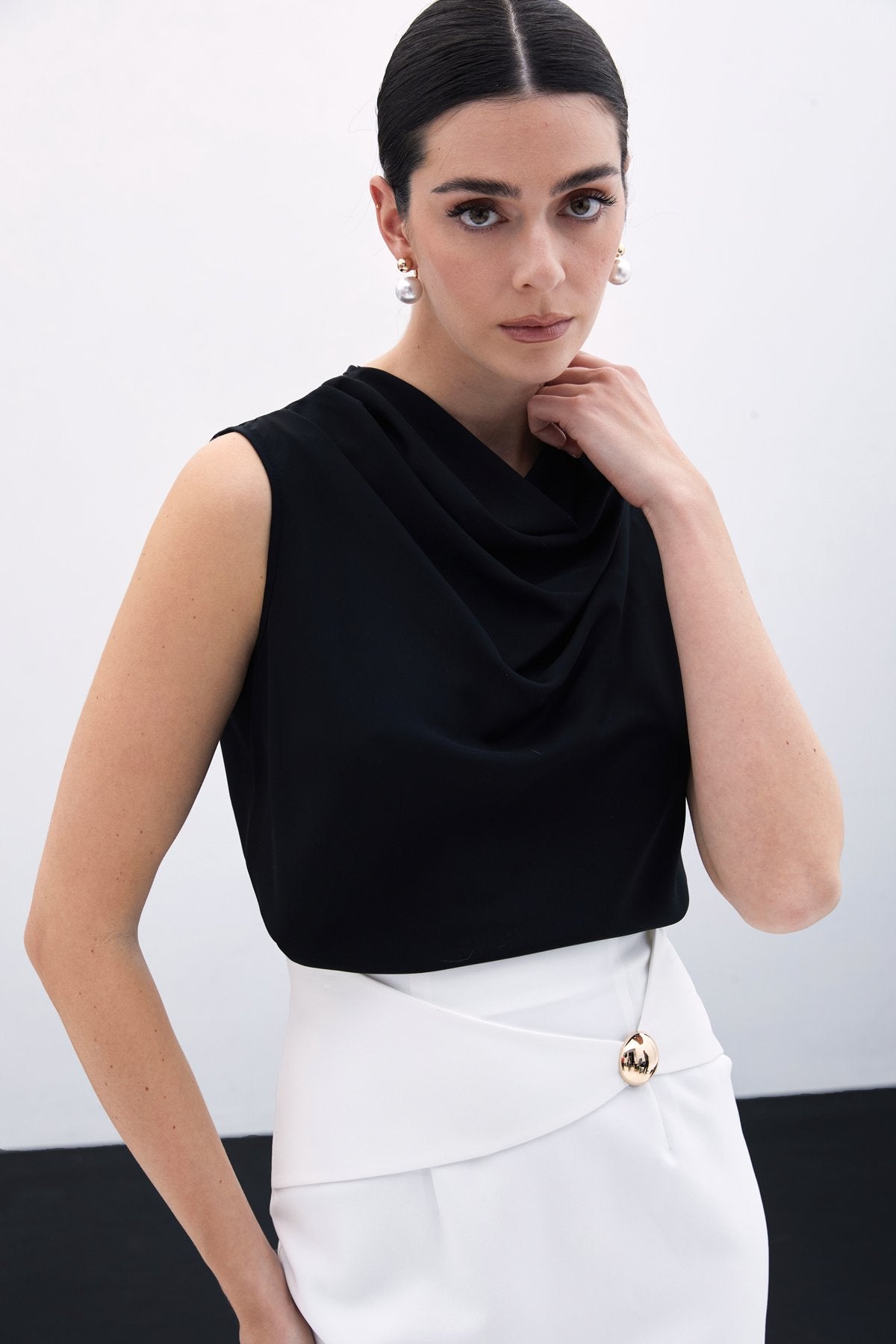 Degaje Yaka Kolsuz Bluz - Siyah