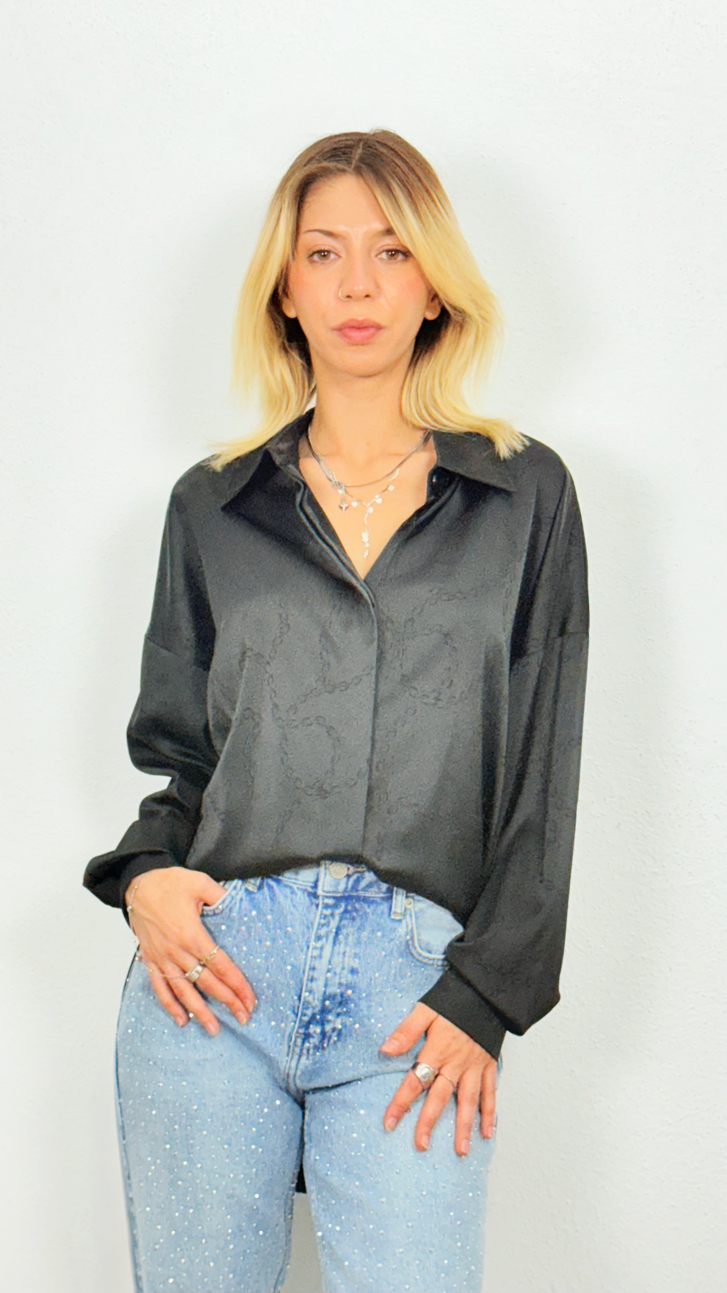 Zincir Detaylı Saten Gömlek