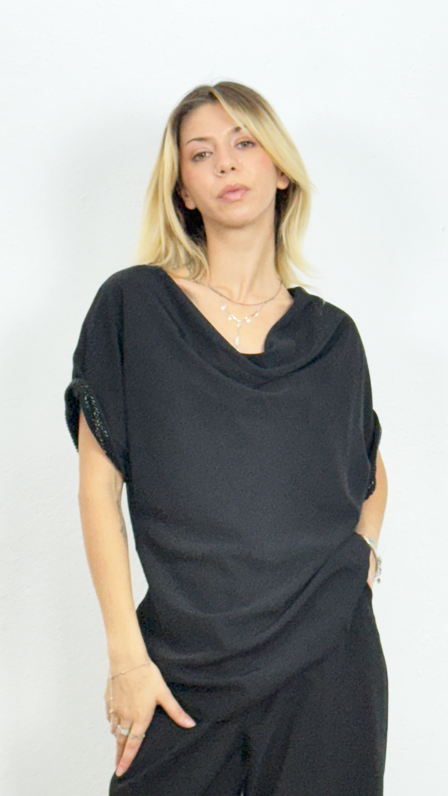 Degaje Yaka Kolları Taş Detaylı Bluz