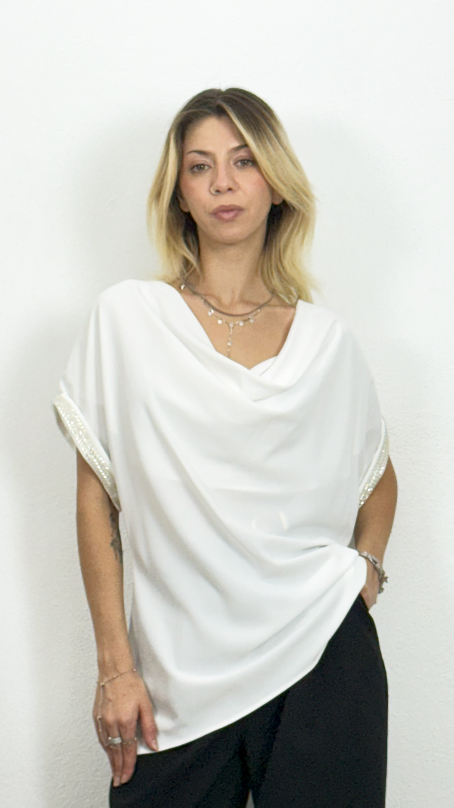 Degaje Yaka Kolları Taş Detaylı Bluz