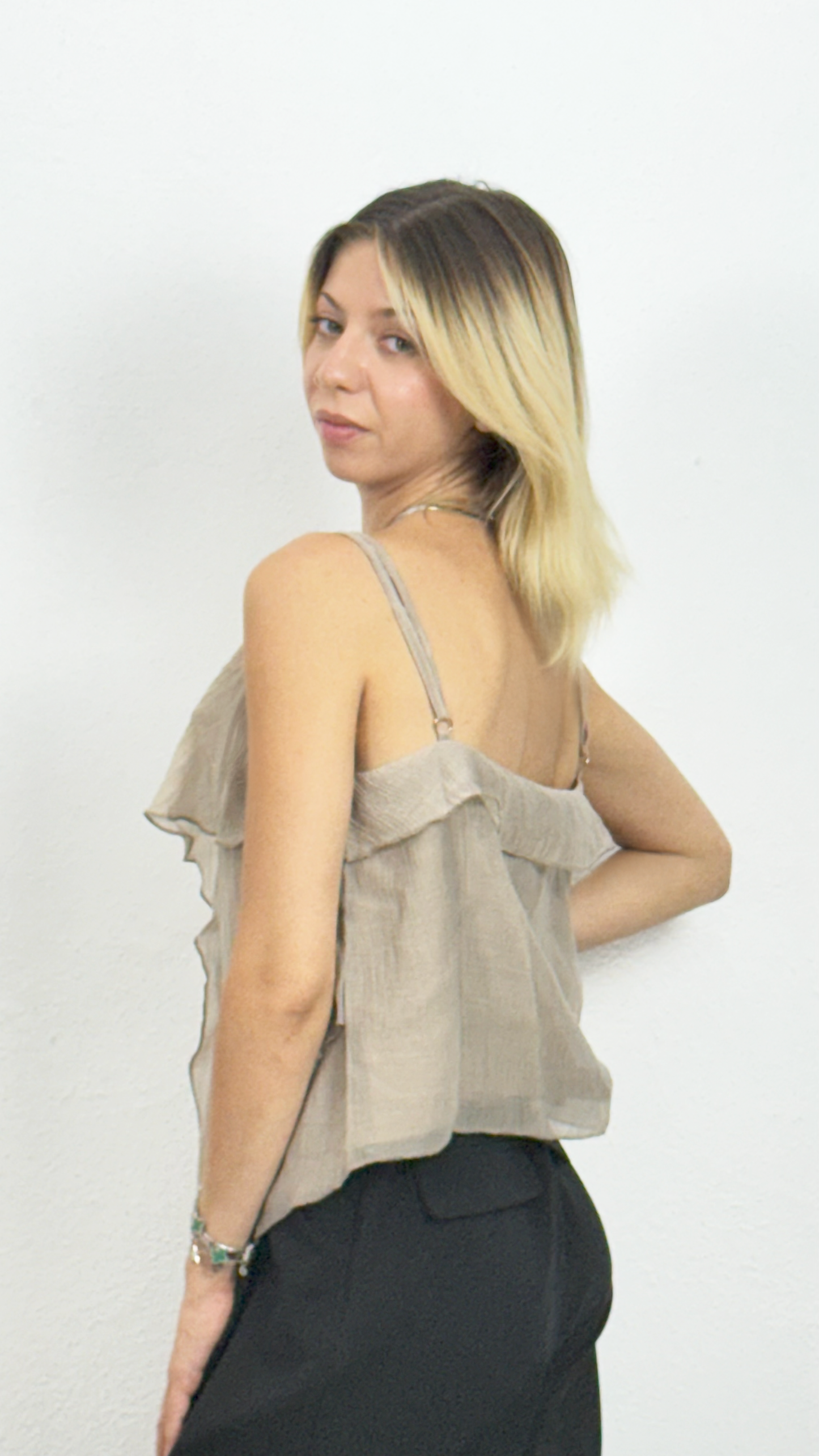 Fırfırlı Boncuk Detaylı Bluz