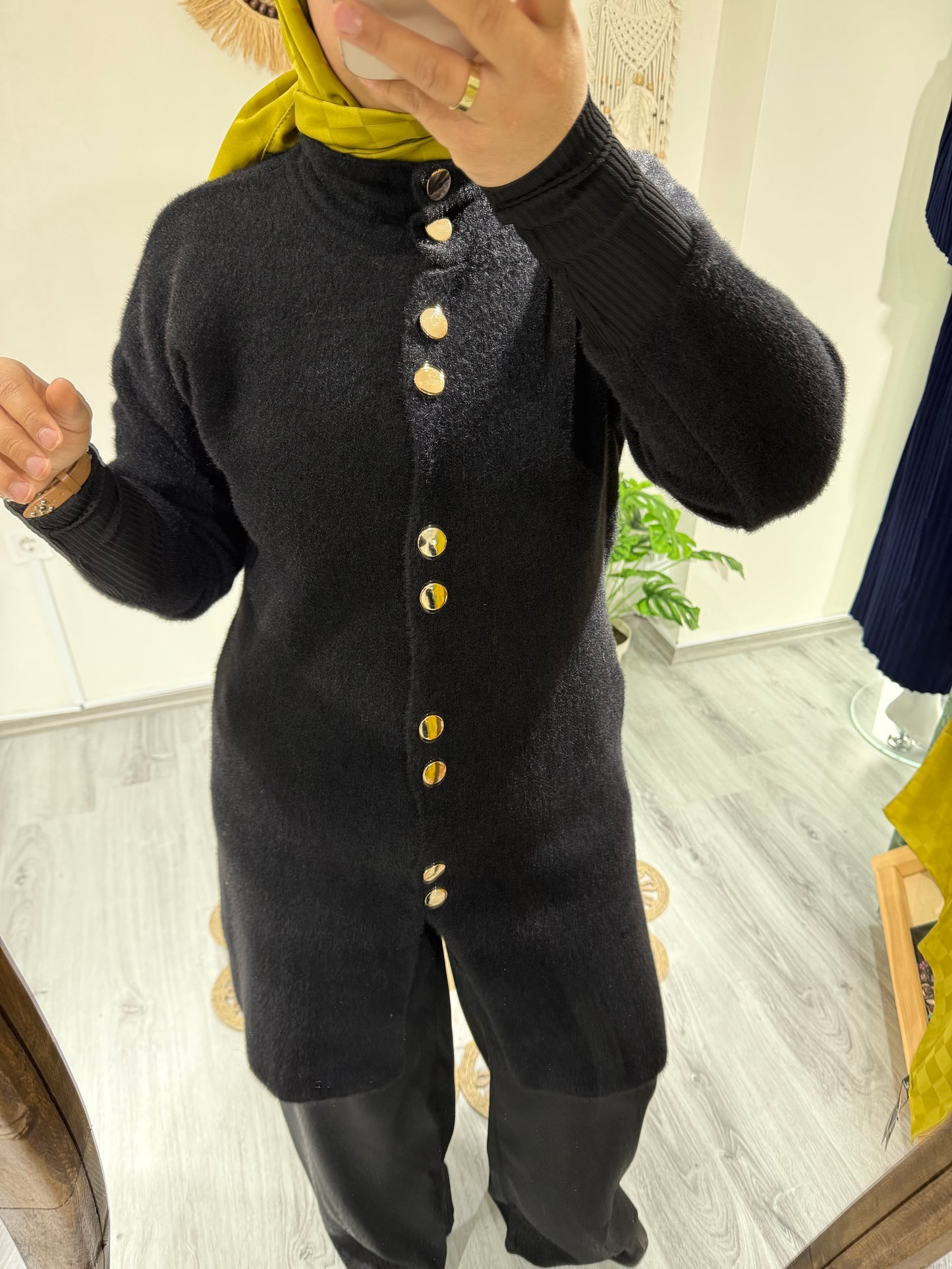 Gold Düğmeli Angora Hırka