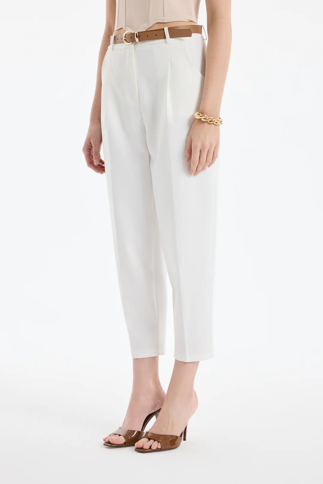 Kemer Aksesuarlı Pensli Pantolon