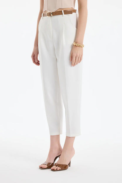 Kemer Aksesuarlı Pensli Pantolon