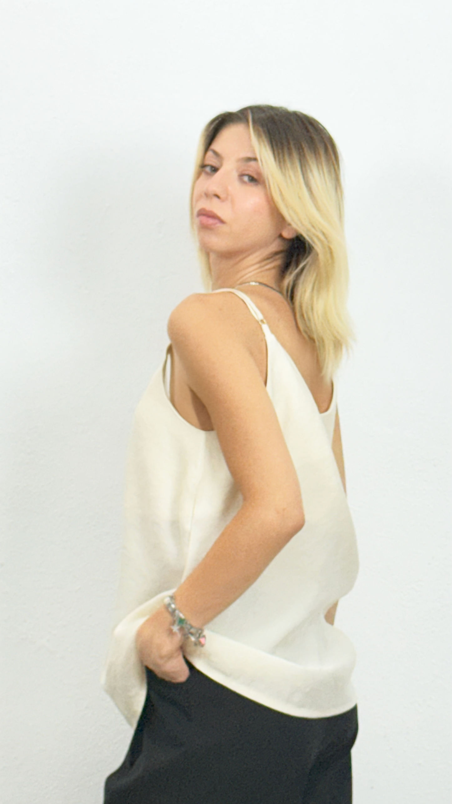 Boncuk Detaylı Bluz