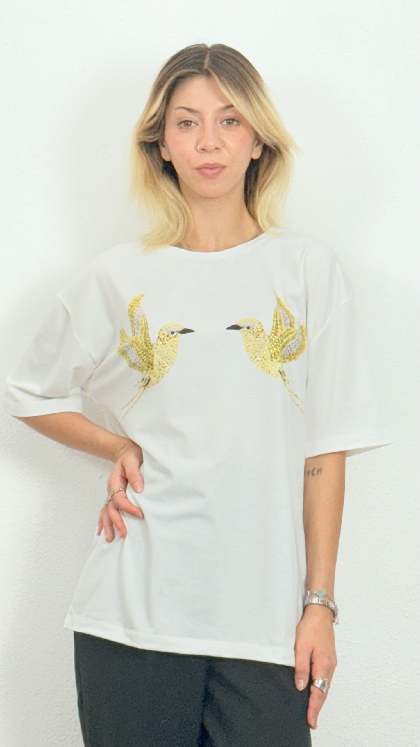 Kuş ve Taş Detaylı T-Shirt