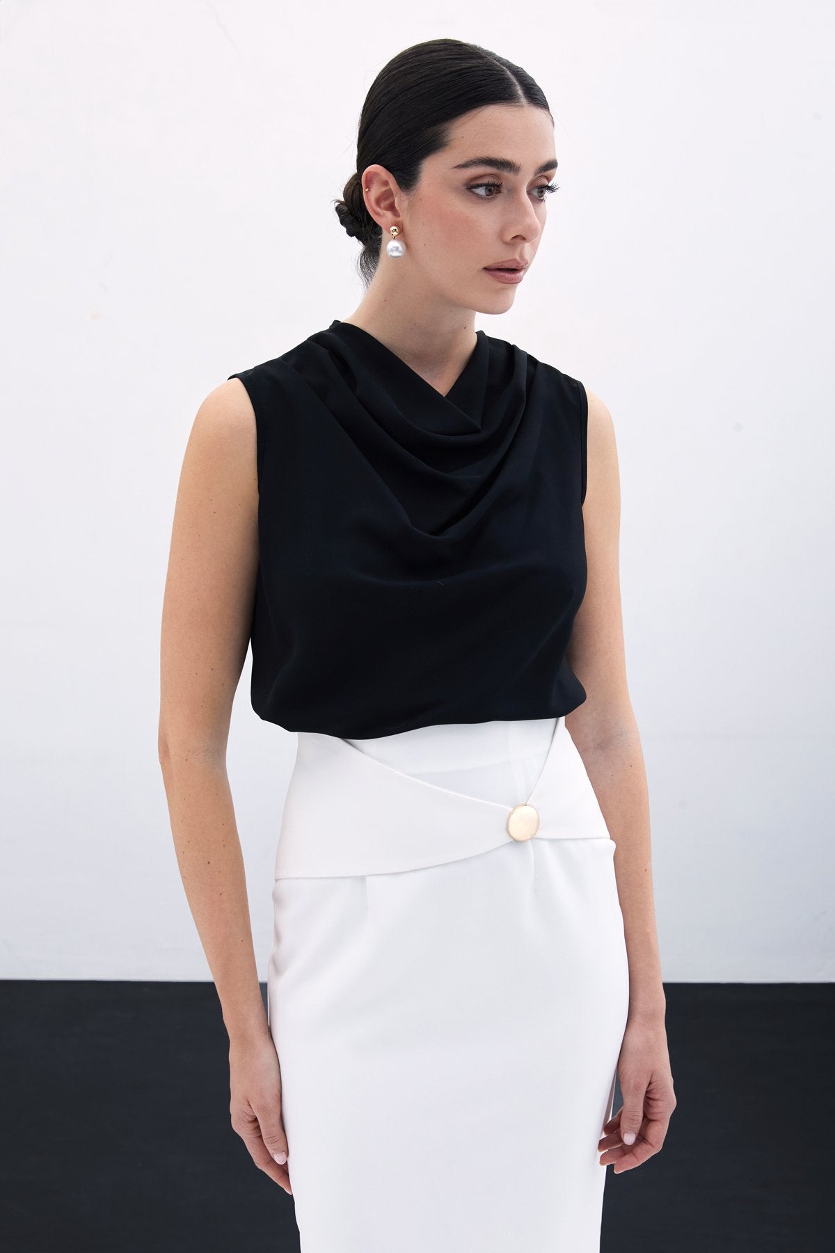 Degaje Yaka Kolsuz Bluz - Siyah